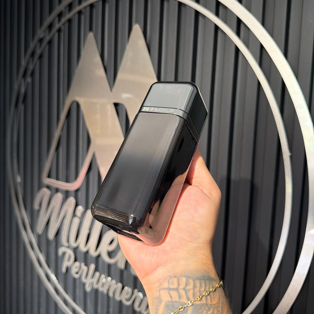 PERFUME CAROLINA HERRERA 212 VIP BLACK ELIXIR - Perfumería Millennio