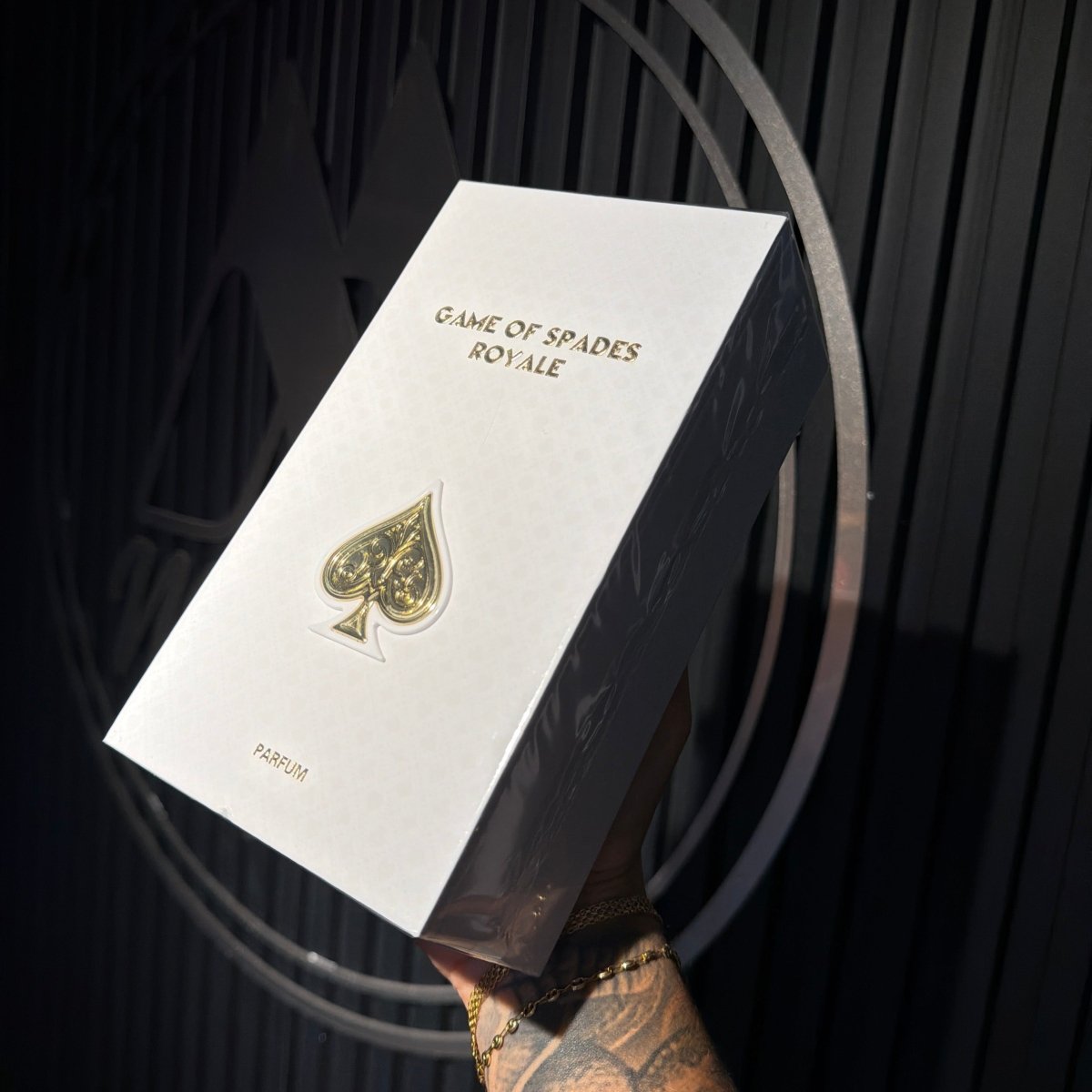 PERFUME JO MILANO GAME OF SPADES ROYALE (ALTERNATIVA BOND TRIBECA) - Perfumería Millennio
