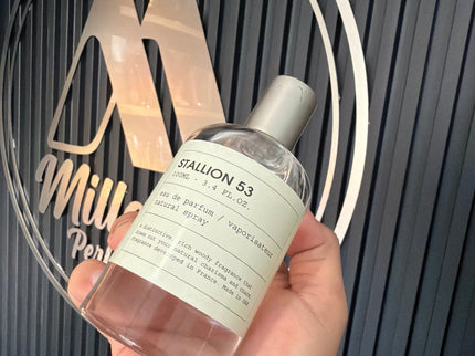 Emper Stallion 53 - Fragancia con sándalo y cedro