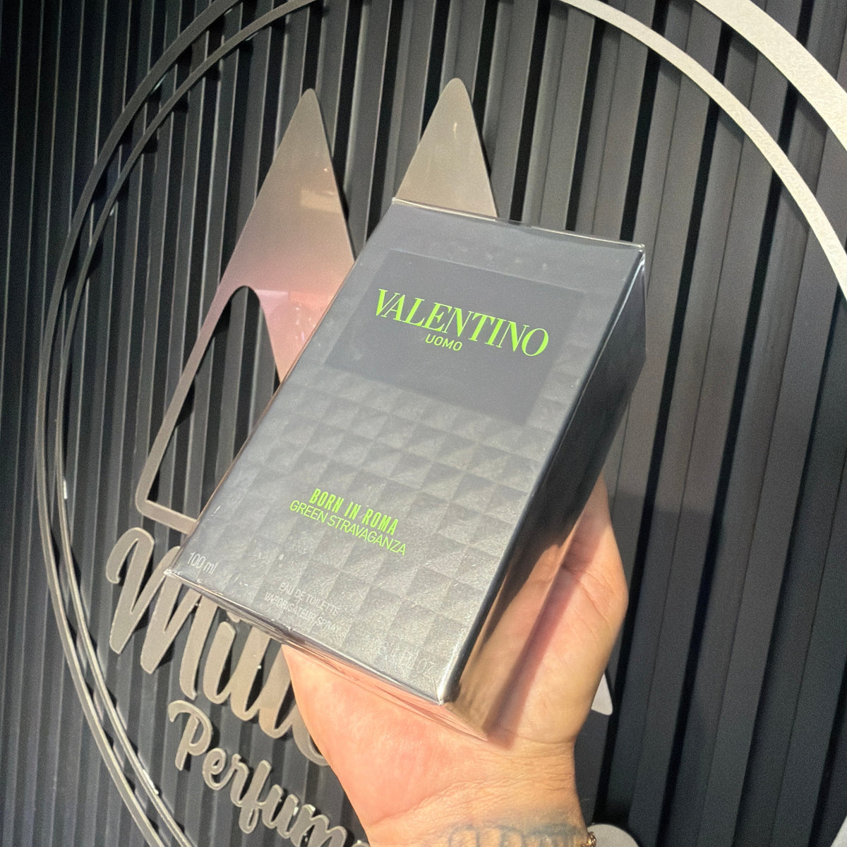 PERFUME VALENTINO UOMO BORN IN ROMA GREEN STRAVAGANZA - Perfumería Millennio