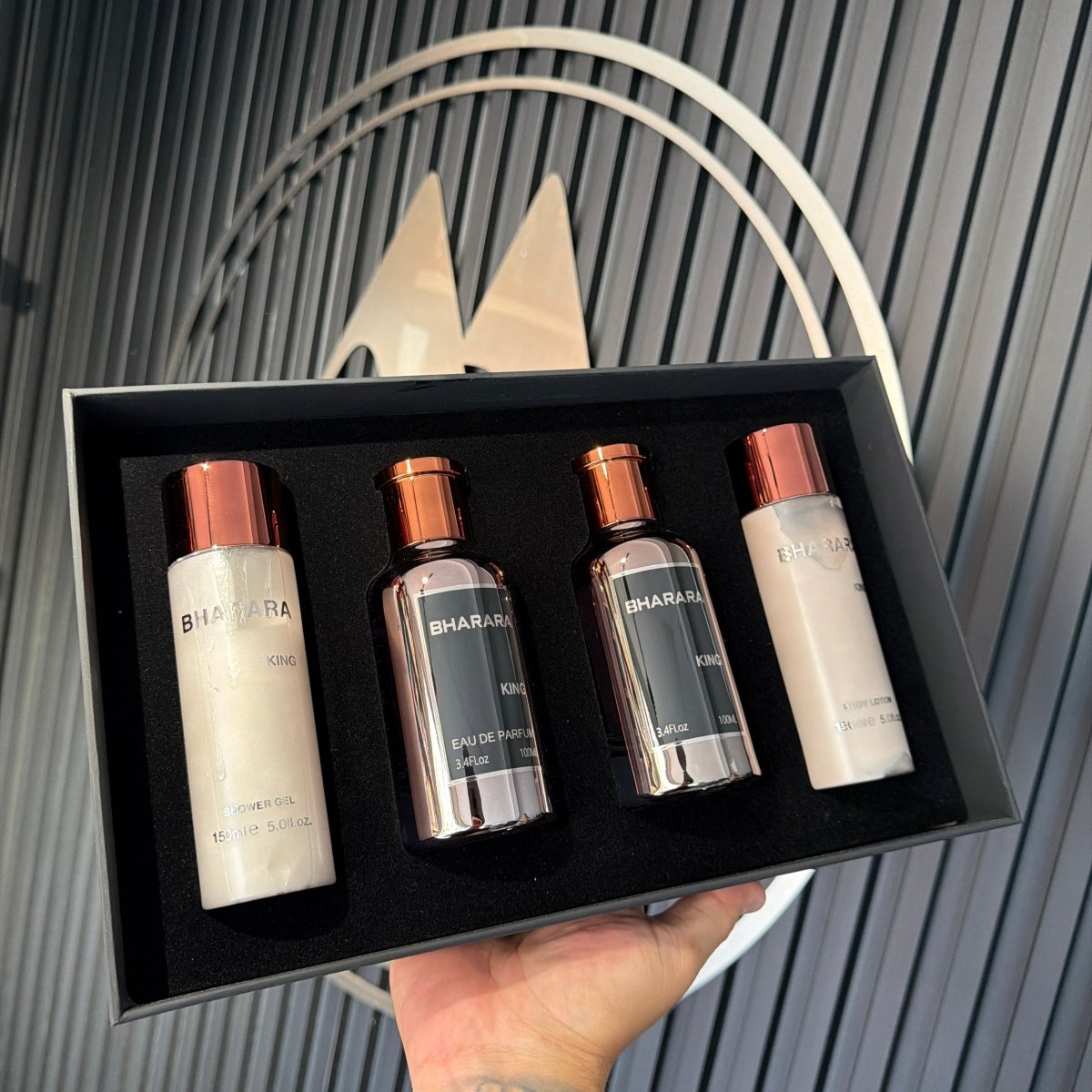 ESTUCHE BHARARA KING SET X4 - Perfumería Millennio