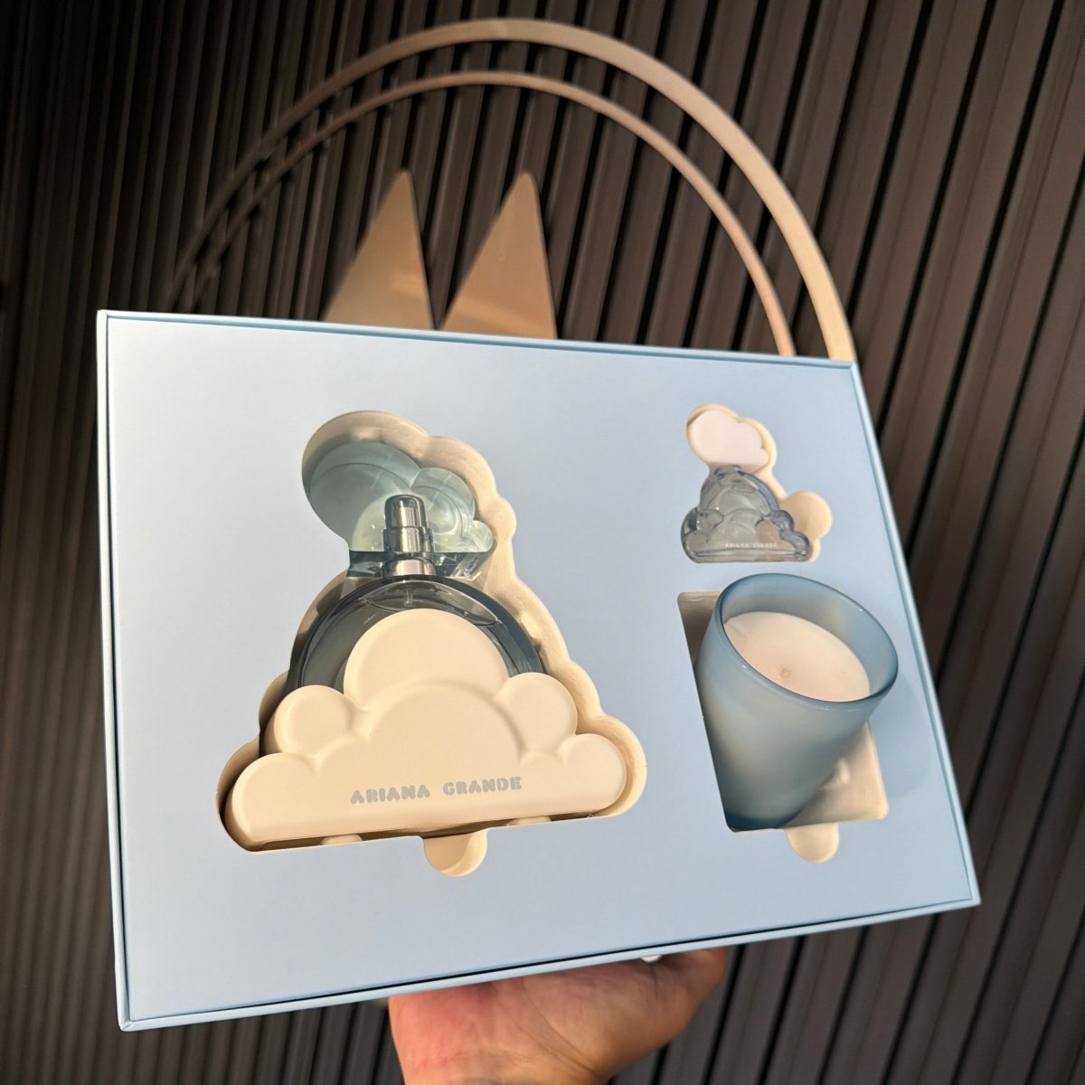 ESTUCHE ARIANA GRANDE CLOUD NAVIDAD - Perfumería Millennio