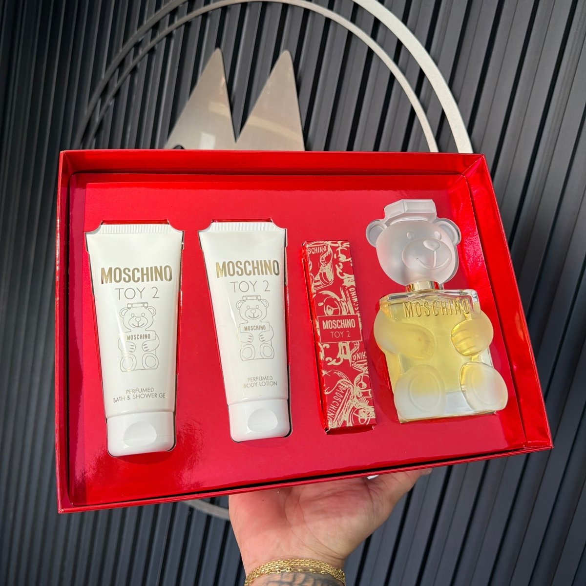 ESTUCHE MOSCHINO TOY 2 - Perfumería Millennio