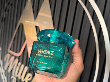 Versace Bright Crystal Emerald EDP vista lateral frasco verde