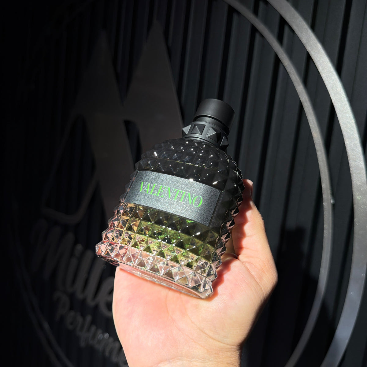 PERFUME VALENTINO UOMO BORN IN ROMA GREEN STRAVAGANZA - Perfumería Millennio