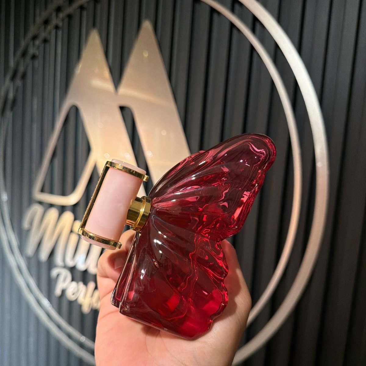 PERFUME CAROLINA HERRERA LA BOMBA - Perfumería Millennio