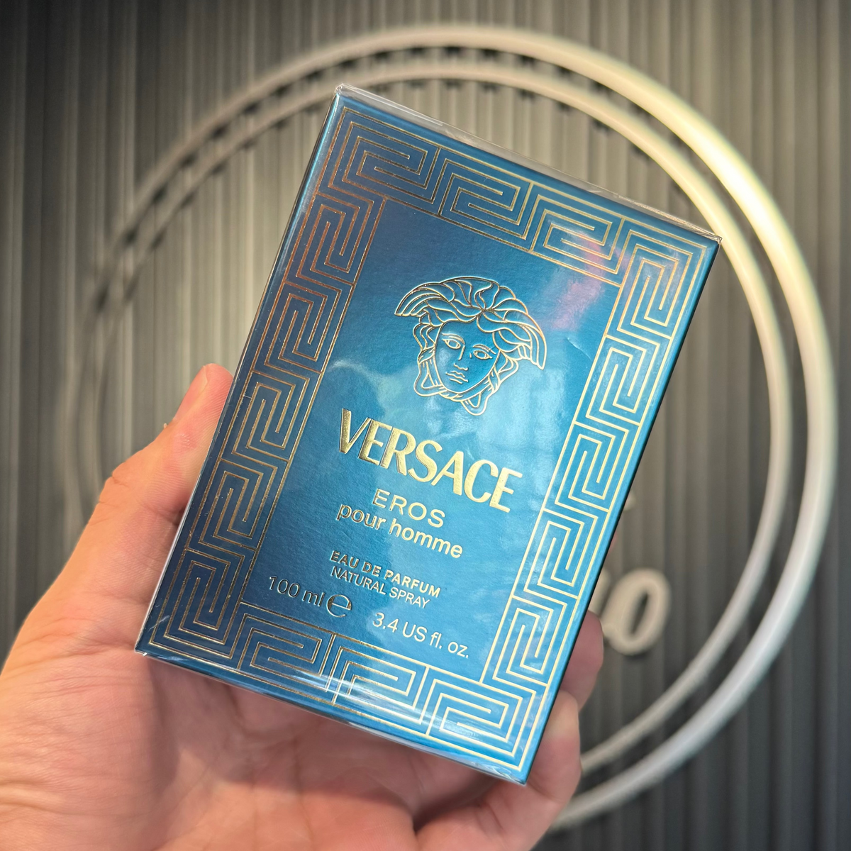 Versace Eros Eau de Parfum - Fragancia masculina intensa con vainilla, cedro y sándalo
