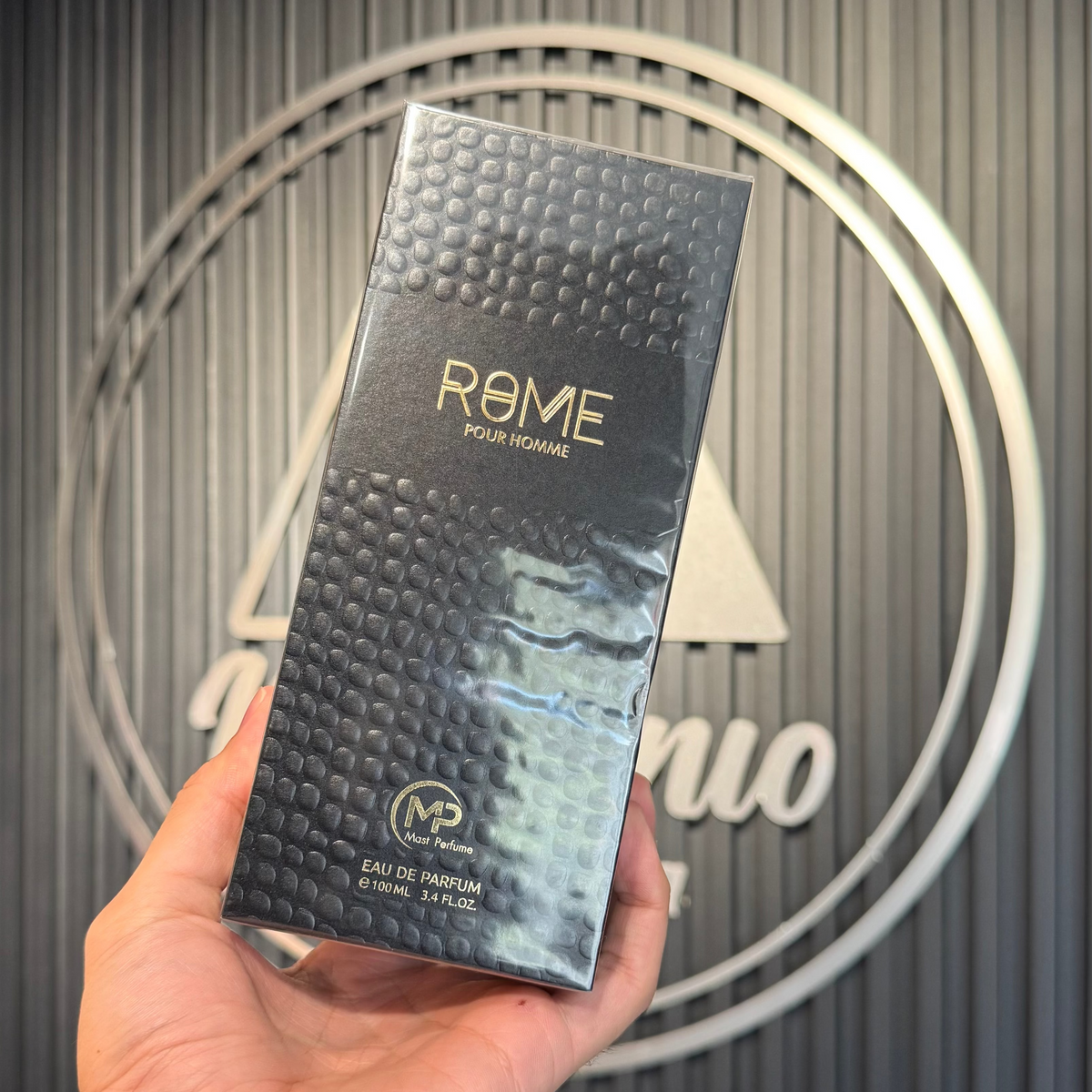 Bharara Mast Perfume Rome - Eau de Parfum con cedro, vetiver y vainilla