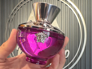 Versace Dylan Purple - Perfume mujer femenino con fresia, pomarose y mahonial
