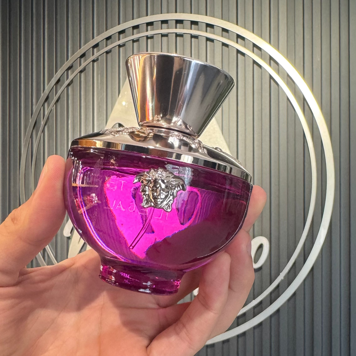 Versace Dylan Purple - Perfume mujer femenino con fresia, pomarose y mahonial
